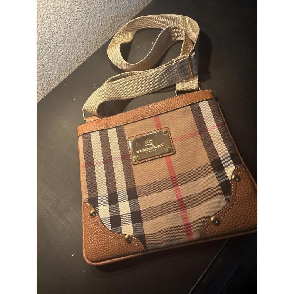 This is a vintage Burberry Nova Check shoulder bag with leather trim CLEAN